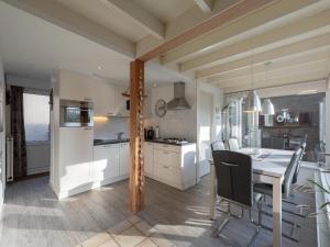 Bungalow in Sint Maartenszee near Beach