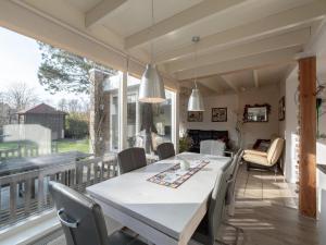 Bungalow in Sint Maartenszee near Beach