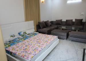 Corner Spacious homestay 3 double bed, 2 bath