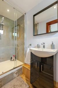 1-Bed Cosy Country Retreat- Sleeps 5 Emerald Park