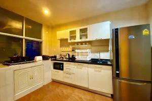 BTS Asoke 6bedroom townhouse
