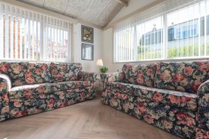 Therese with free parking