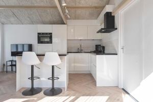 Therese with free parking