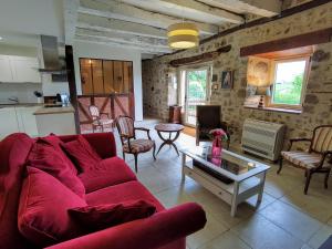 Maisons de vacances Maison en pierre avec piscine : photos des chambres