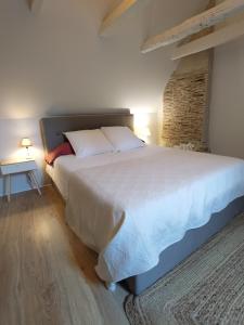 Maisons de vacances Maison en pierre avec piscine : photos des chambres
