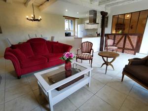 Maisons de vacances Maison en pierre avec piscine : photos des chambres