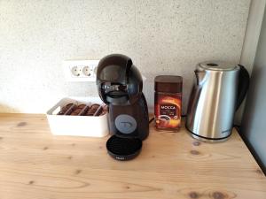 Naravna lesena hiša v naravi z lastnim vrtom