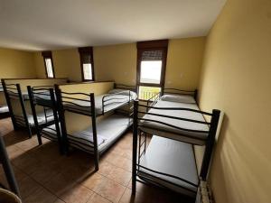 Albergue de peregrino Cruz de Fierro