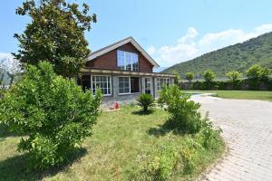 The Emerald Courtyard