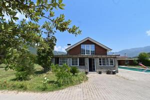 The Emerald Courtyard