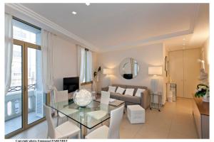 REF 961 - Cannes Croisette - Sea view apartment for rent