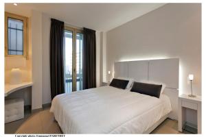 REF 961 - Cannes Croisette - Sea view apartment for rent