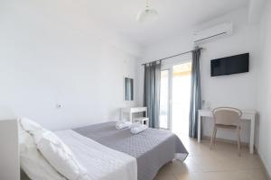 Studio with Sea View room in Qeparo Pano Rooms