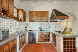 GOLDEN LUXE - Elegant Tuscan Castle Pool and Tennis Court