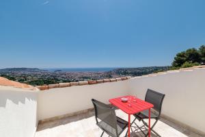 Villas VILLA MONTE CRISTO - Villa conviviale a Nice - Superbe vue, piscine et jeux en plein air : photos des chambres