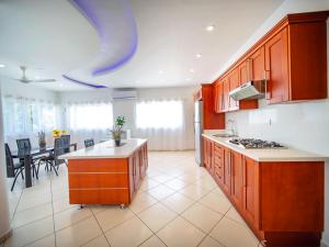 2BR Luxury Apartment in Heart Of Nightlife Area