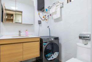 Elegantly furnished studio with swimming pool ,gym and city breathtaking views