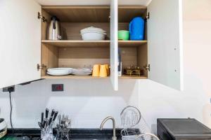 Elegantly furnished studio with swimming pool ,gym and city breathtaking views