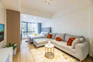 Elegantly furnished studio with swimming pool ,gym and city breathtaking views