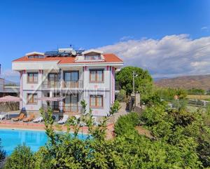 Villa for 14 with Private Pool in Calis, Fethiye