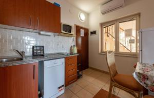 1 Bedroom Stunning Apartment In Mandre 