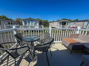 Stylish 6 Berth Caravan At California Cliffs With Decking In Scratby Ref 50056K