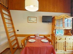 Appartements Appt cosy 5 pers, 300m centre, parking, animaux admis - FR-1-241-85 : photos des chambres