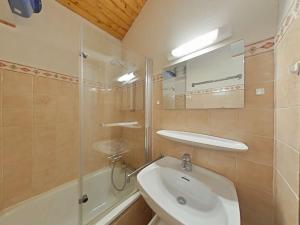 Appartements Appt cosy 5 pers, 300m centre, parking, animaux admis - FR-1-241-85 : photos des chambres