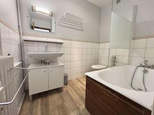 Appartements Studio Classe 1* avec Piscine et Tennis Privatifs, au Pied des Pistes - 3 Pers. - FR-1-595-18 : photos des chambres