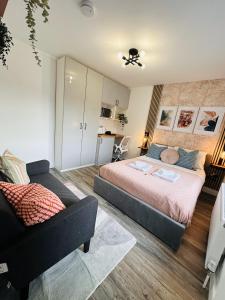 Newly renovated En-Ensuite Private Room with own Kitchenette in Birmingham - Halesowen R4