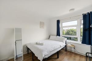 Stylish 2BR Flat with Shard Views by London Bridge