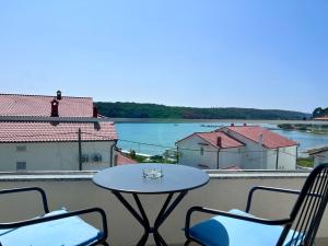 Apartments Palit Rab