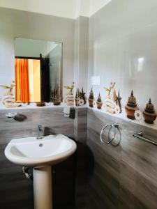 Sri White Villa Airport Boutique Hotel
