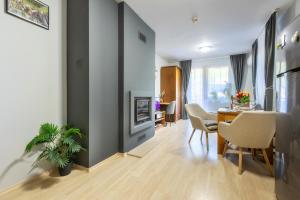 2-room Forest Retreat - Fireplace, Veranda, BBQ, Views