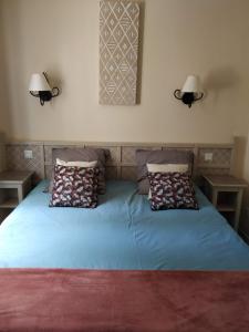 Maisons de vacances Les Coteaux B10, Maison T3 climatisee dans le domaine du golf de Pont Royal, 6 pers maxi : Maison 2 Chambres