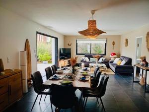 VILLA ALAÏA neuve avec piscine, pétanque proche plage et golf