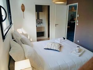 VILLA ALAÏA neuve avec piscine, pétanque proche plage et golf