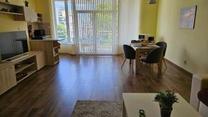 Oasis deluxe apartment by the sea