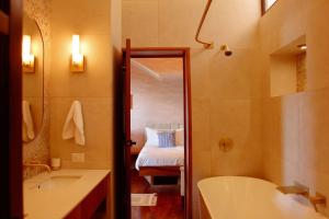 Luxury Lakefront Retreat at Casa Floresta