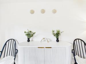 Premium Beach Retreat with Hot Tub and Scenic Coastal Views