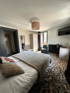 King Room with Mountain View room in Hôtel-Chalet les Mélèzes