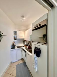 Marina dei Sogni Bilocale - Fronte mare con parcheggio gratuito e aria condizionata