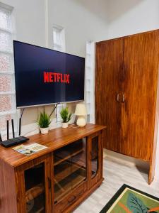 Comfy Unit 1 BR Unit With Living Room at Sonias Island Stay