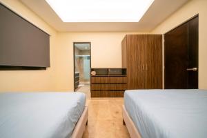 Condo Veronica - Comfortable 2 bedroom with rooftop gym and pool