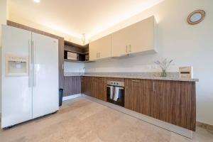 Condo Verde Oasis - Central 2 bedroom with pool, gym, private terrace - At Veranto Condos