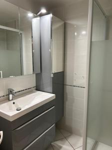 T2 Les pieds dans leau, accès direct plage