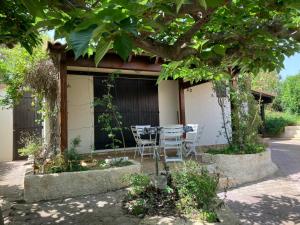 Maisons de vacances Holiday house Les Lauriers-roses 6 persons, 1 km from the beach : photos des chambres