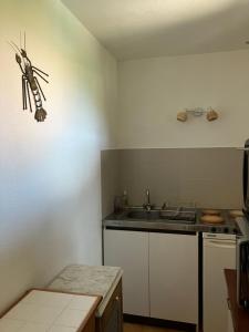 Maisons de vacances Holiday house Les Lauriers-roses 6 persons, 1 km from the beach : photos des chambres