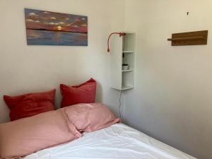 Maisons de vacances Holiday house Les Lauriers-roses 6 persons, 1 km from the beach : photos des chambres