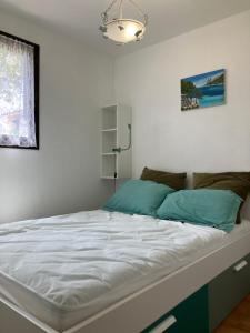 Maisons de vacances Holiday house Les Lauriers-roses 6 persons, 1 km from the beach : photos des chambres